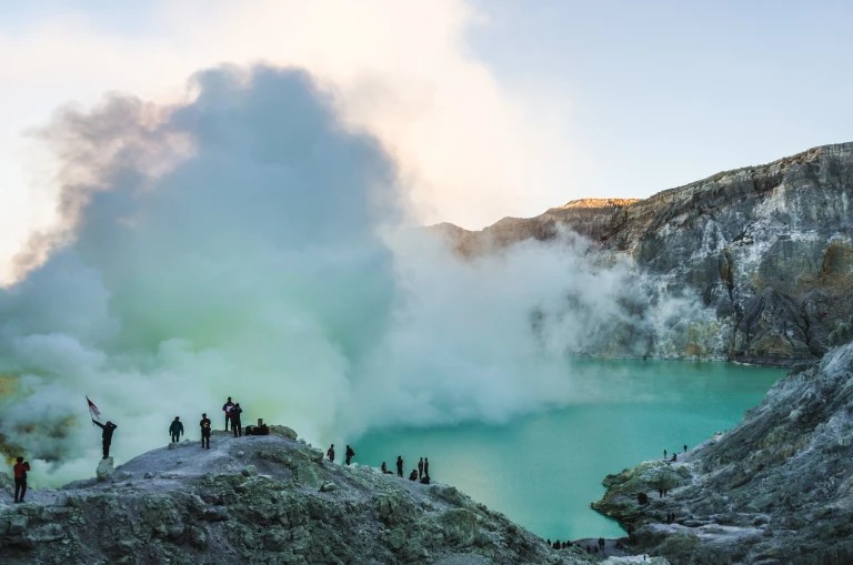 Tourists now need a medical certificate for a trip to Ijen