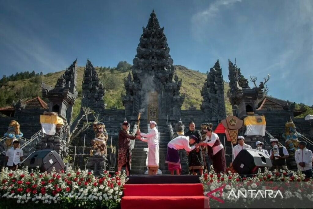 Sacred Batur Flame Lights Up Bali’s Provincial Games
