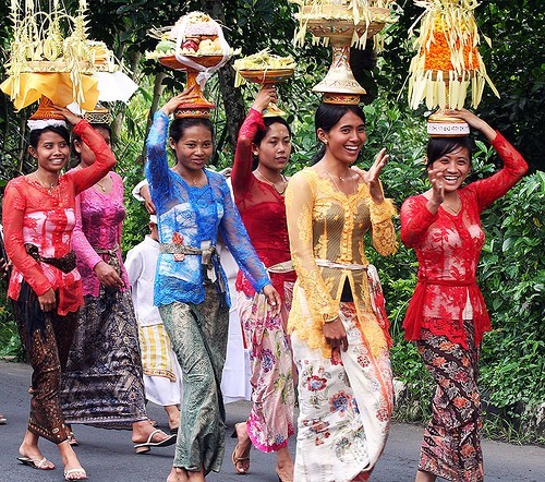 How to dress for a Balinese temple