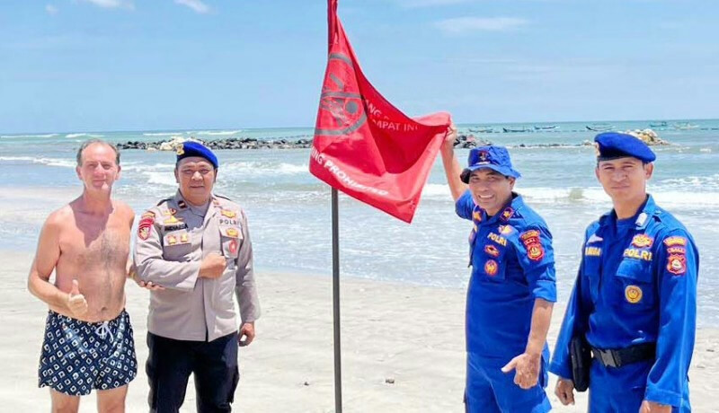 Safety First: Bali Flags Remind Tourists of Risks