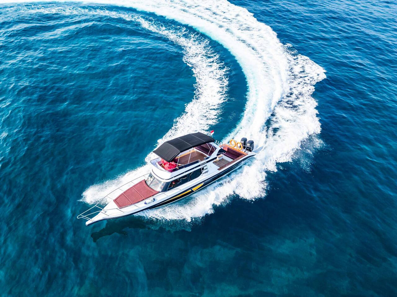 Group Yacht Tour to Nusa Penida and Snorkeling with Manta Rays