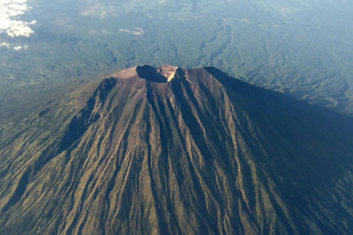 Bali Guide Risks His Life for a Tourist’s Phone