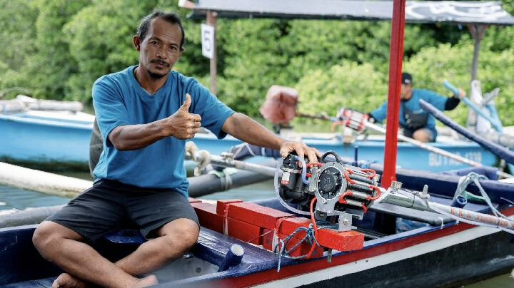 Smooth Sailing: Bali Fishermen Turn to Electric Power