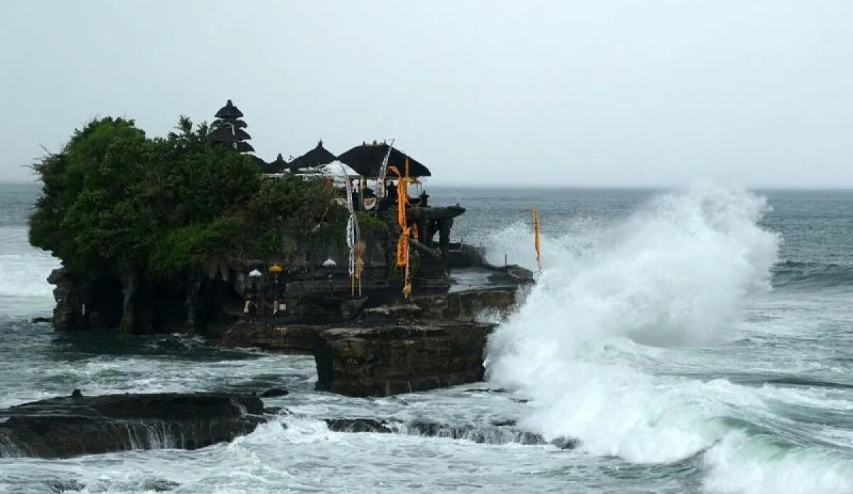 Warning Issued: High Tides Expected on Bali’s Coast