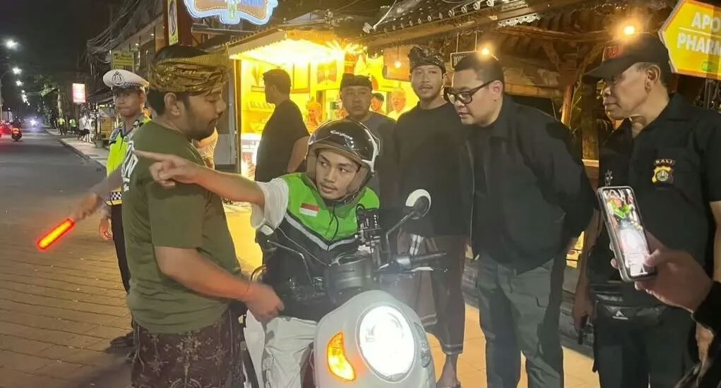 Authorities Step Up Action Against Illegal Bike Taxis in Legian