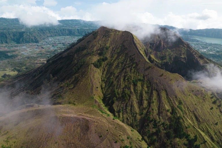 The ban on mountain climbing in Bali. What is the situation with ascents?