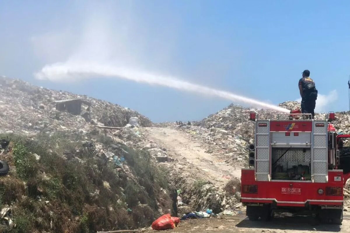 Experts Warn Against Shutting Down Bali’s Biggest Landfill