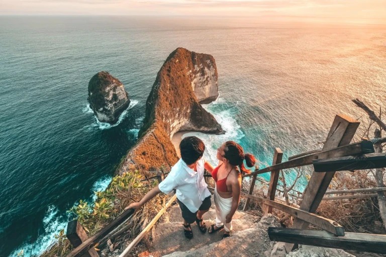 The Most Dangerous Beach in Nusa Penida Will Be Patrolled by Lifeguards