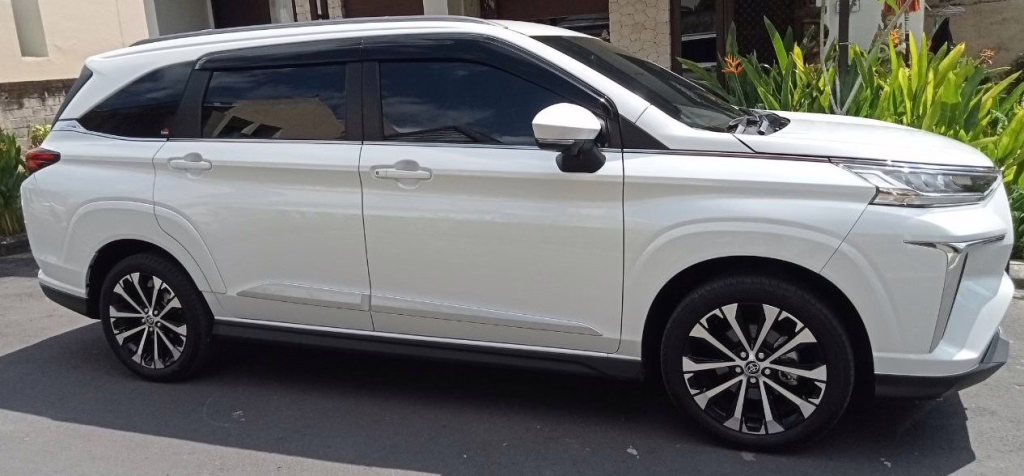 Toyota Veloz — a great car for group travels