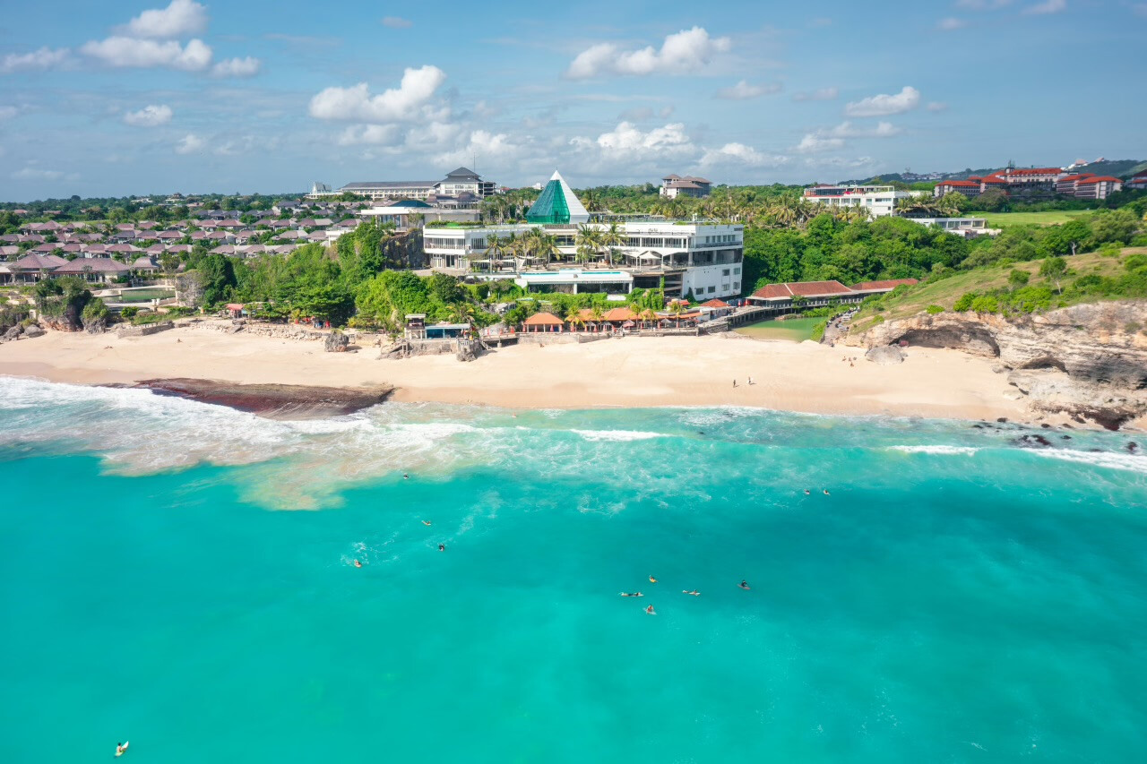 Pay to Enter? Tourists Charged Access at Dreamland Beach