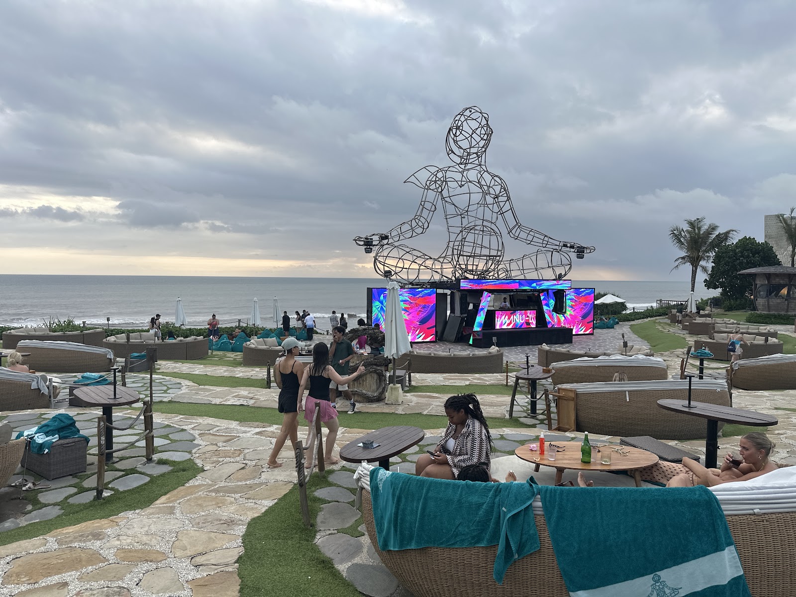 Luna Beach Club