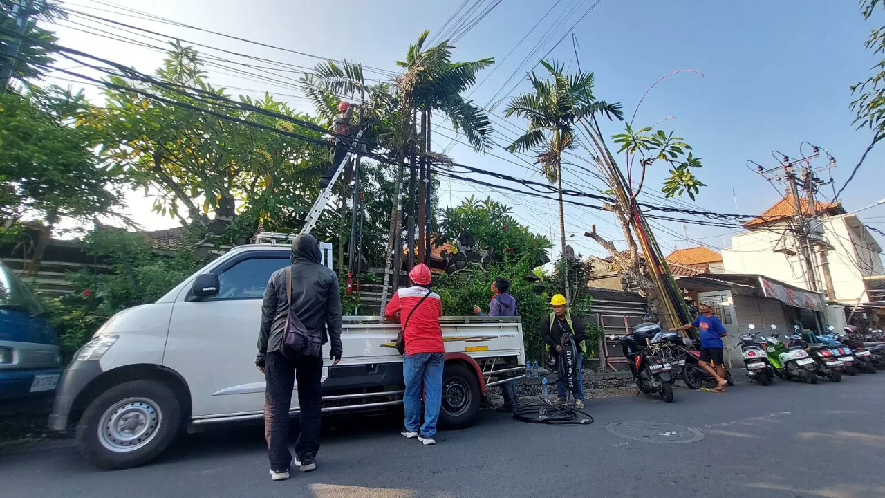 Authorities Order Cable Reorganization in Singaraja