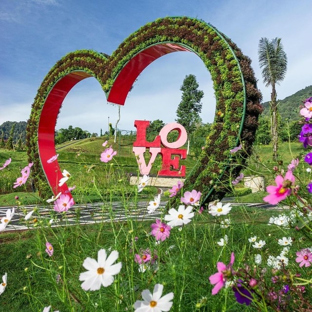 Blooms Garden Park in Bali