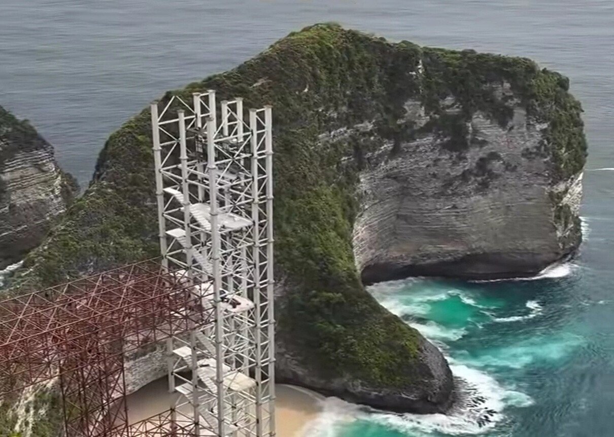 Glass Lift on Nusa Penida Faces Second Warning