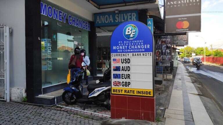 Bali Targets Illegal Money Changers in New Push