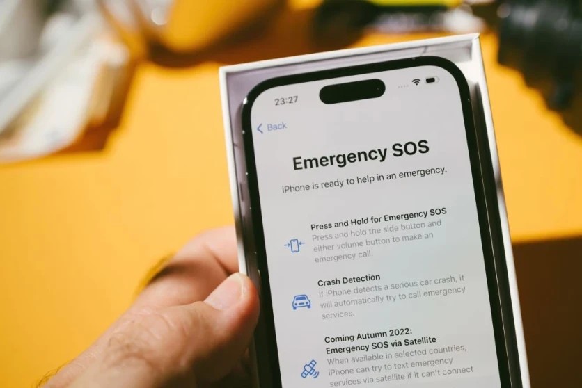 Emergency contacts. Instructions for the “Emergency Call” function in a smartphone