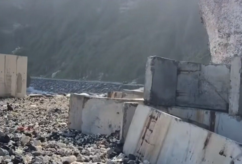 Uluwatu Cliff Wall Fails Under Giant Waves