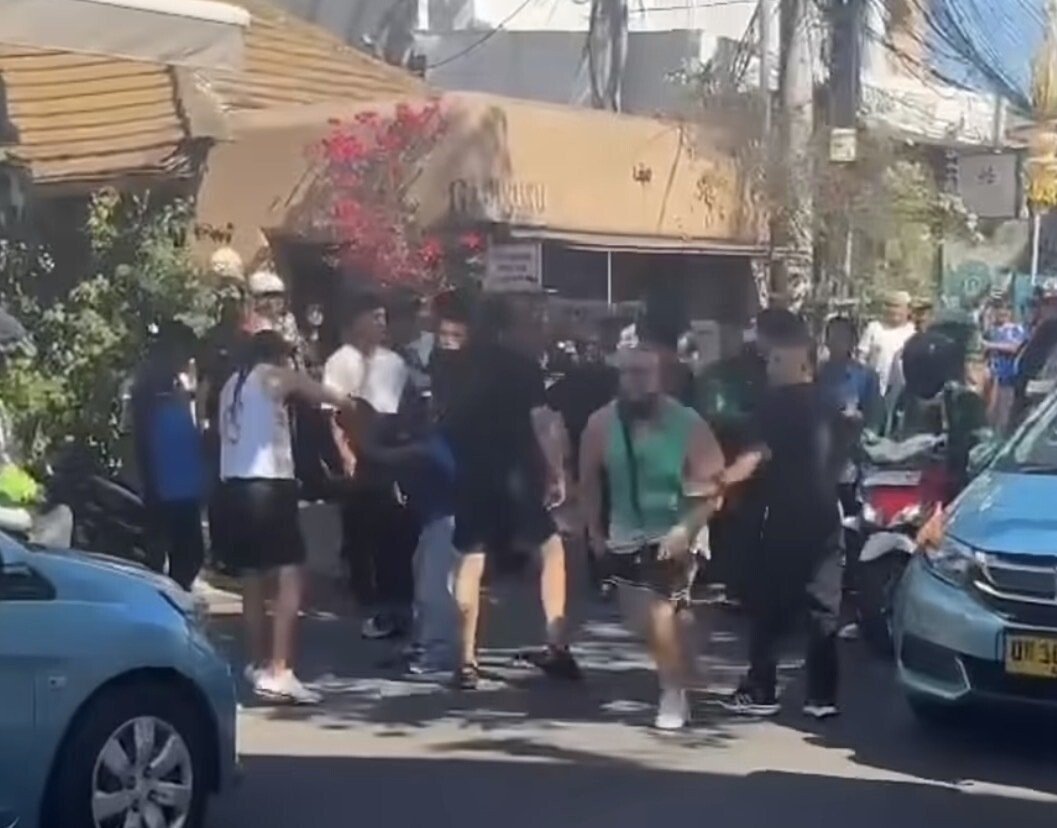 Canggu Brawl Erupts After Foreigner Spits at Taxi Driver