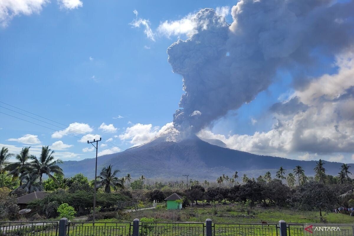 Flores Volcano Erupts Again, Bali Remains Unaffected