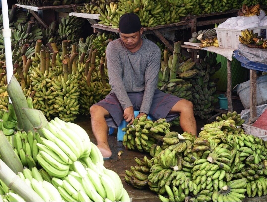 How to Choose Bananas in Bali Like a Local