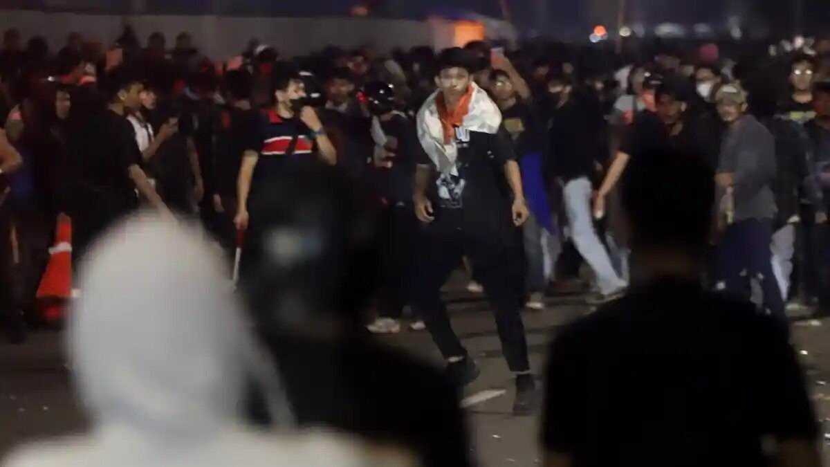 Jakarta Roads Reopen Following Parliament Protests