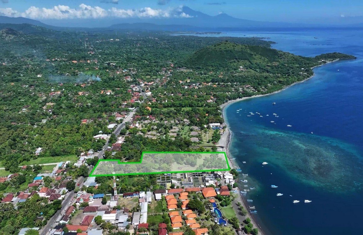 Land plot 40 metres of beachfront Bali barat
