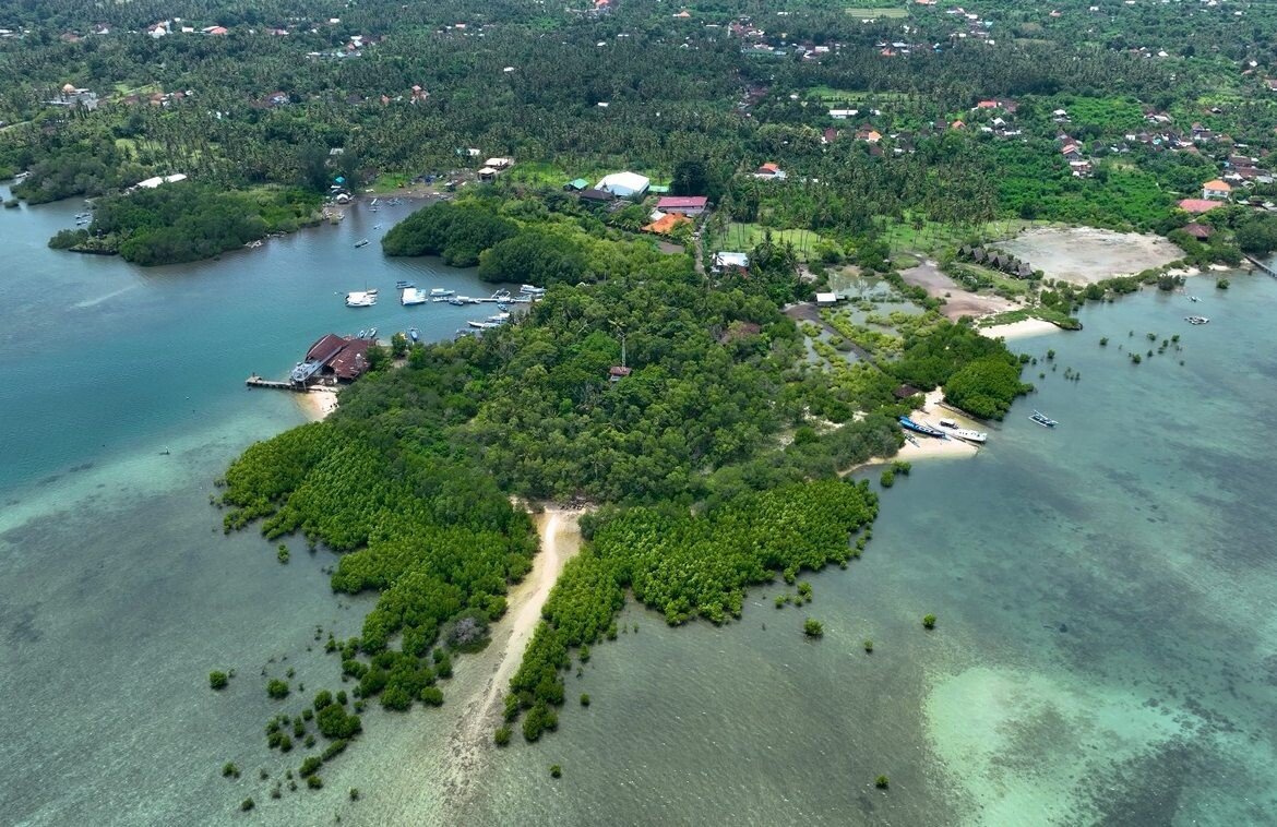 Land plot circular beachfront Bali barat