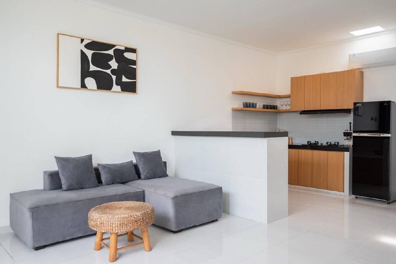 Villa with a pool and enclosed living room Pererenan 2 bedrooms