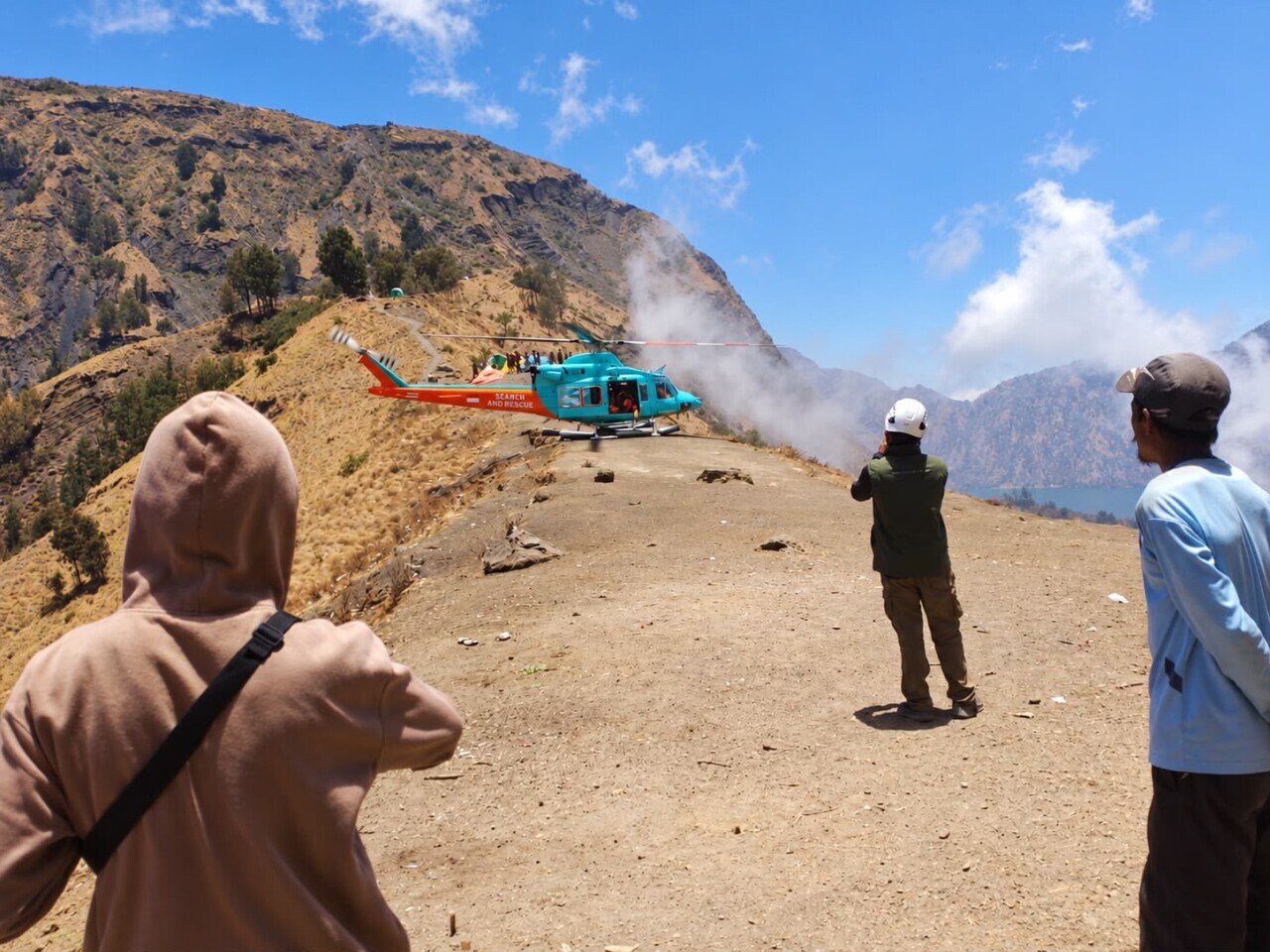 Dramatic Helicopter Rescue on Mount Rinjani