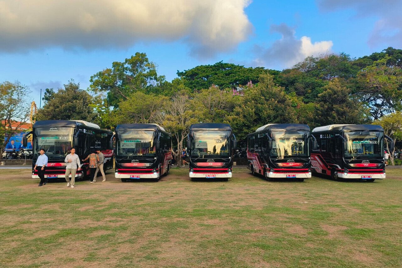 South Korea Sends 11 Electric Buses to Bali