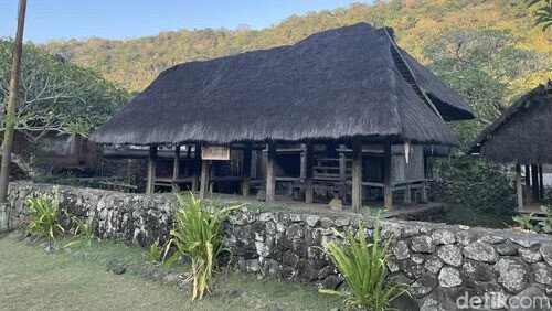 Are Bali's Traditional Thatched Roofs at Risk?