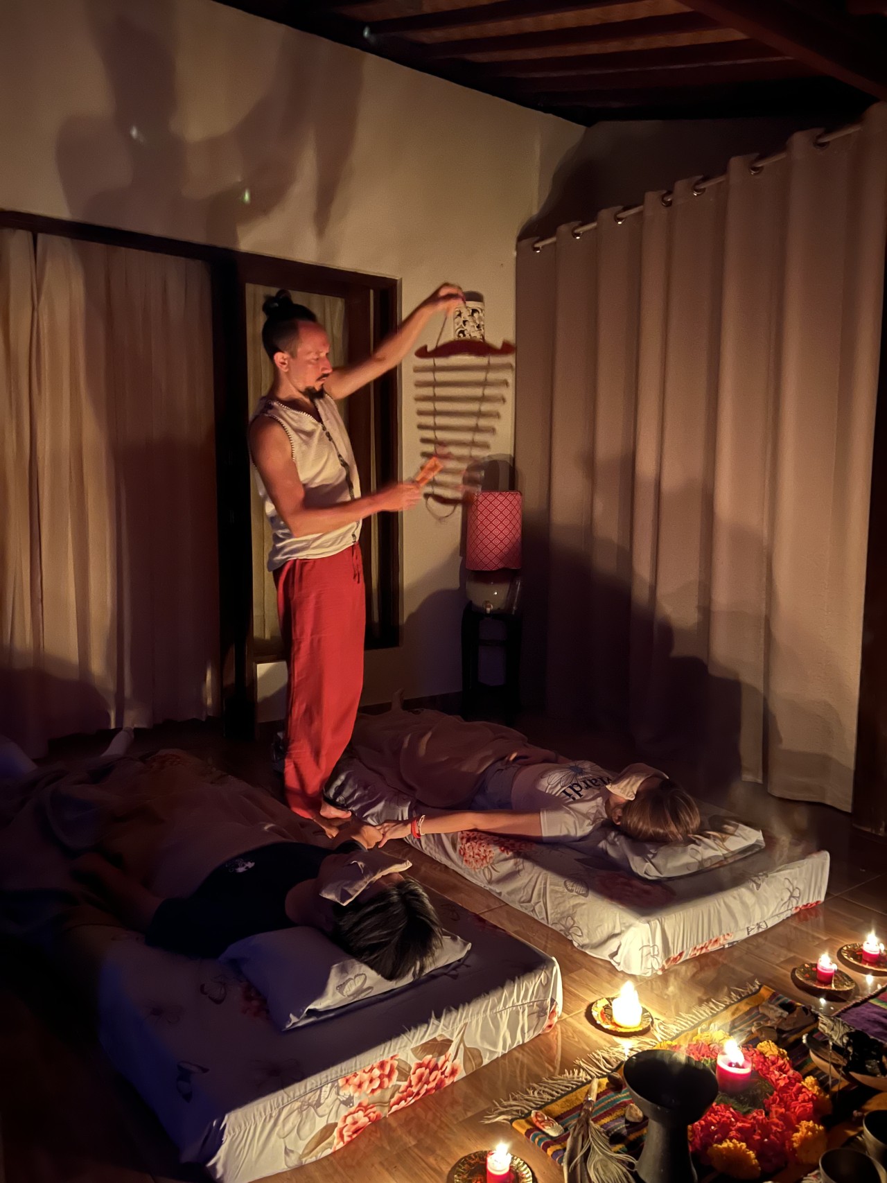Singing bowls in Bali - Soundhilling, massage, training, sale