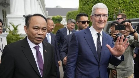 Apple's CEO Tim Cook Explores Indonesia: Business Unleashed