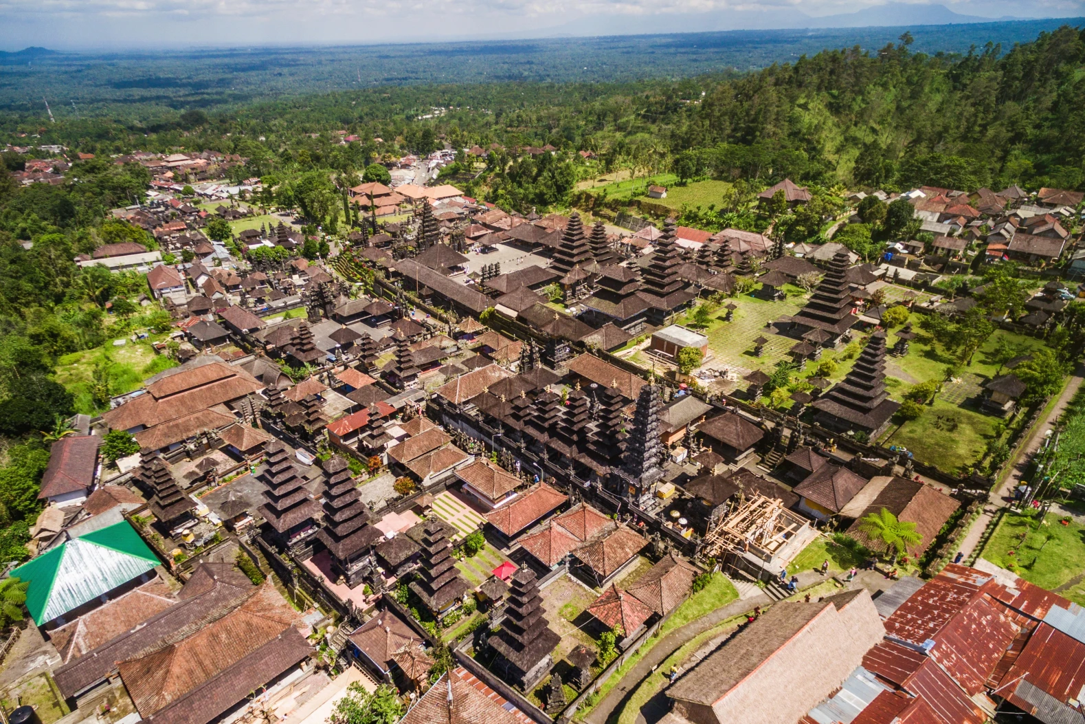 Ceremony at the temple of Pura Besakih, Kerta Gosa and the village of artisans