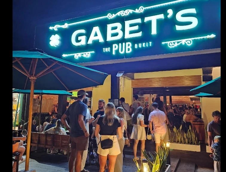 Bali's First Classic Pub, Gabet's, Opens In Uluwatu
