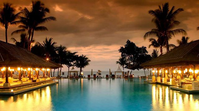 Luxury swimming pools in hotels in Bali. Hotels with the best swimming pools in Bali