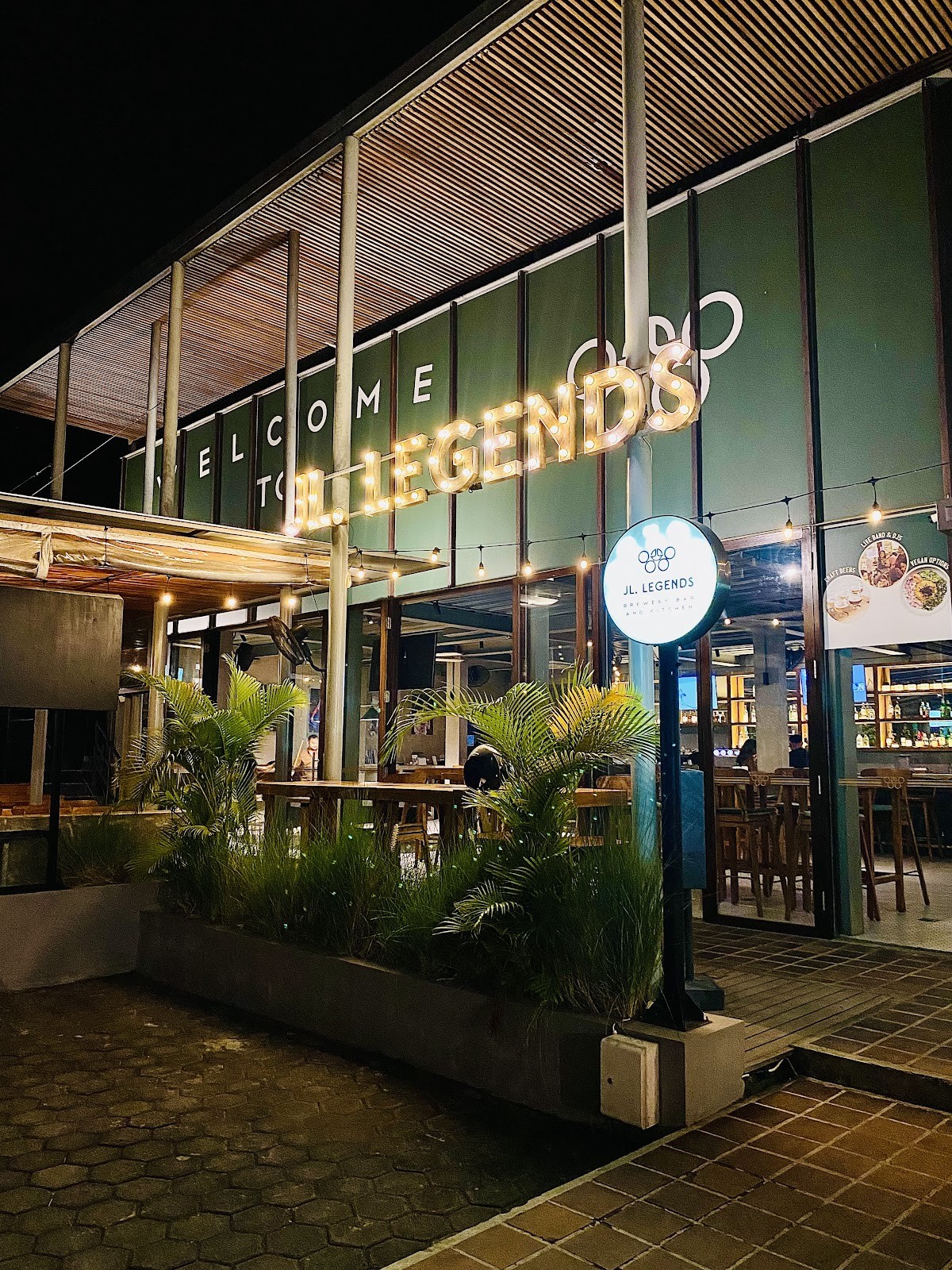 Legends - Bistro Bar & Sports