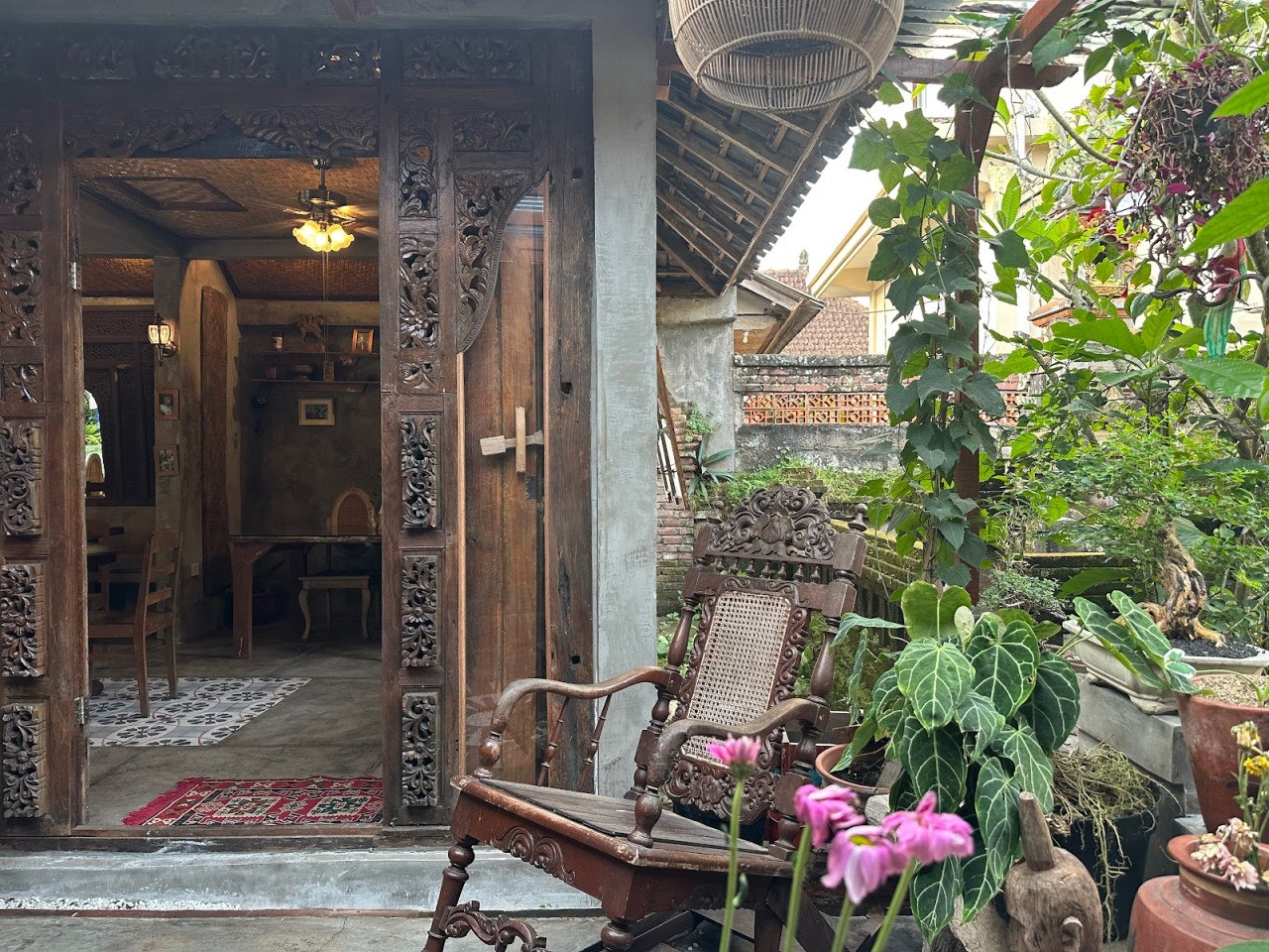Ropana Coffee Shop and Restaurant