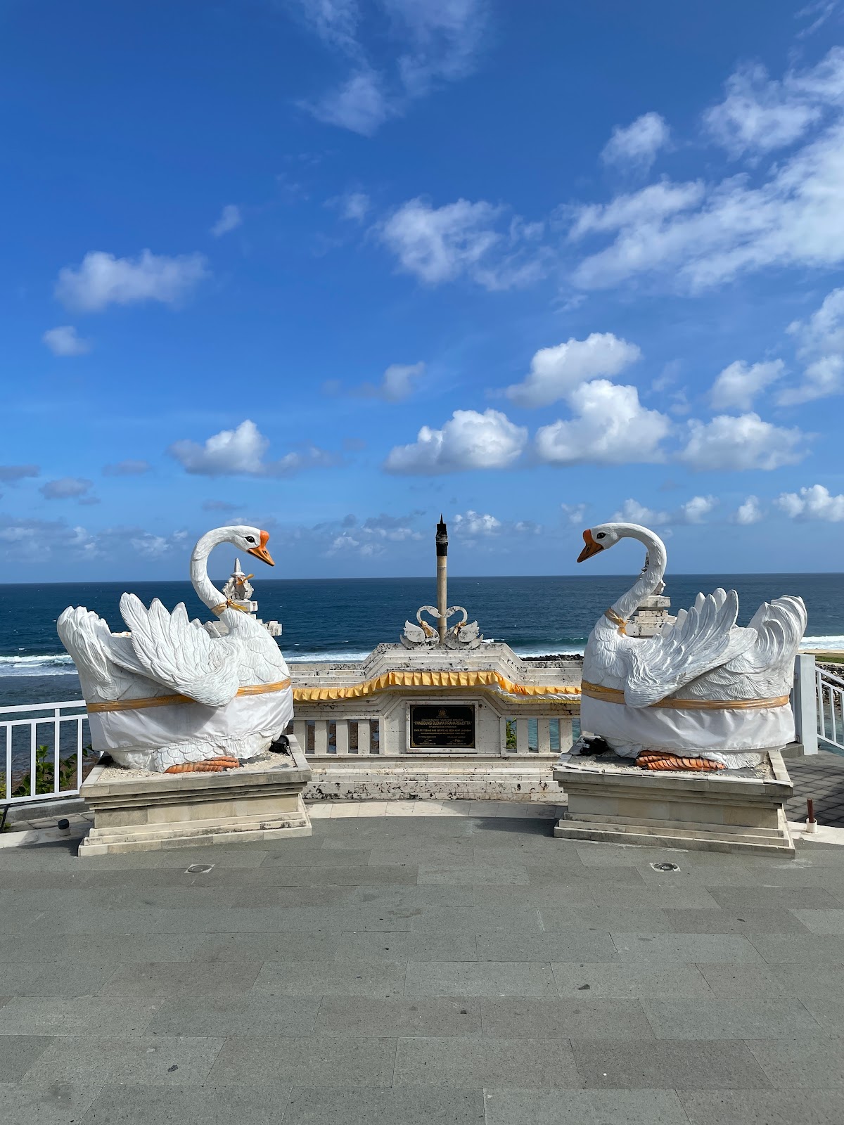 Melasti Beach (Pantai Melasti)