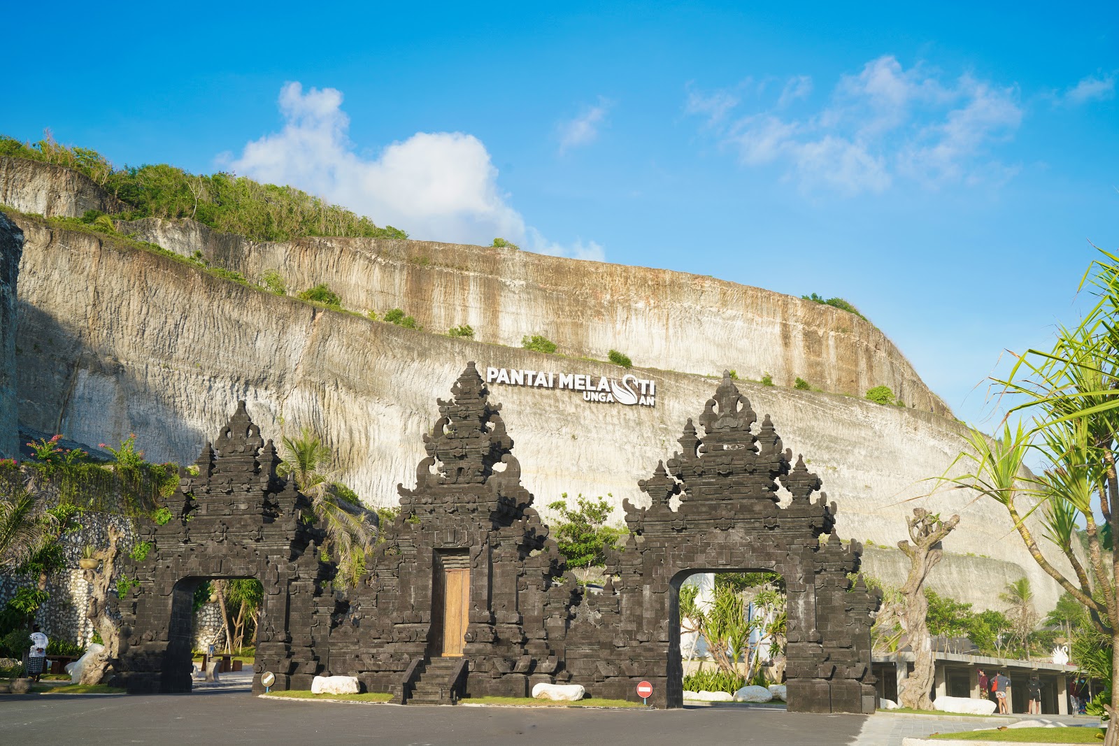 Melasti Beach (Pantai Melasti)