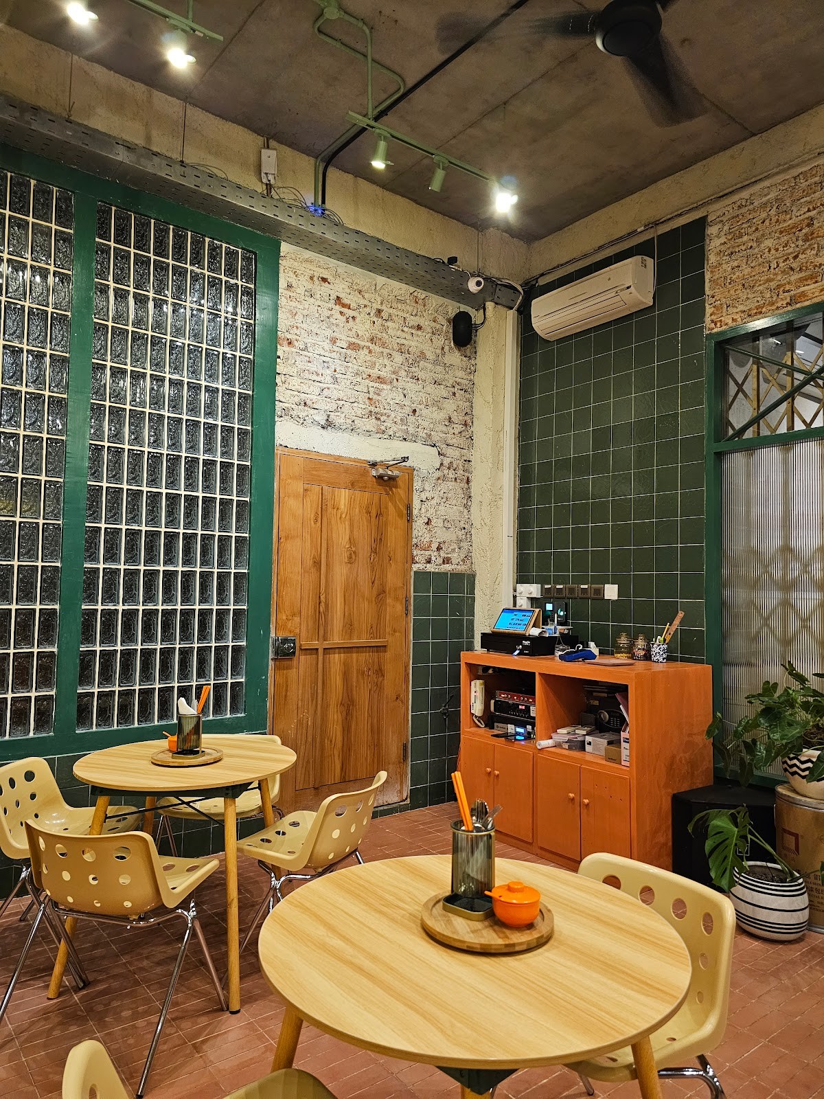 Dear Lucy Cafe