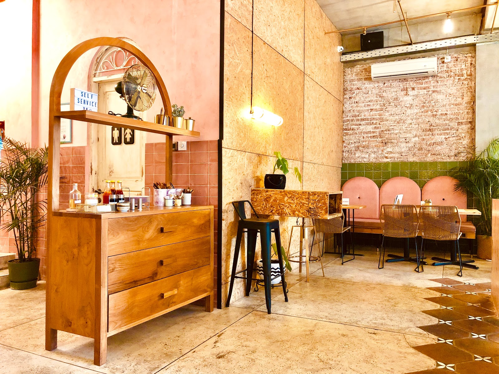 Dear Lucy Cafe