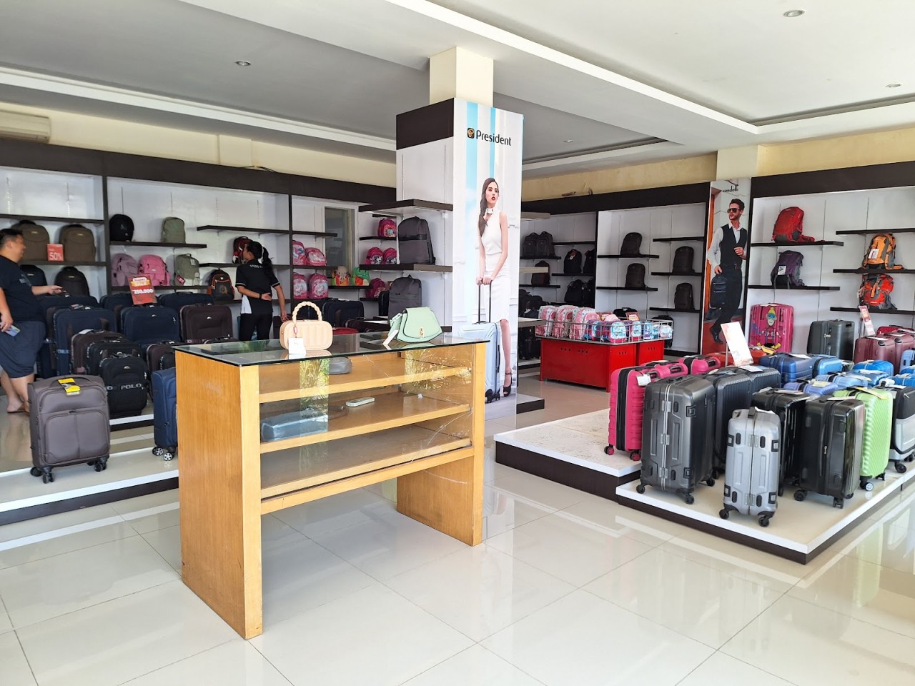 Factory Outlet Bags & Luggage