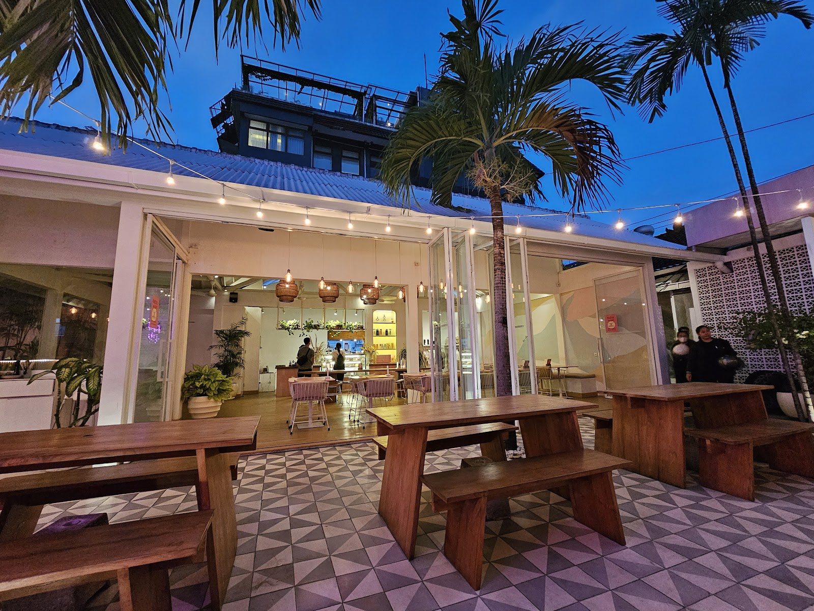 Cafe KYND COMMUNITY SEMINYAK 38230