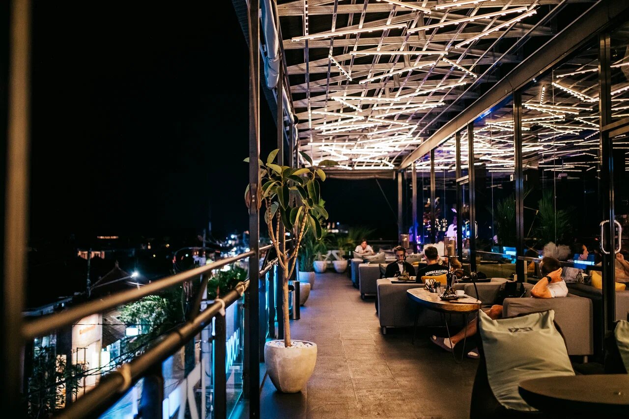 IZZI ROOFTOP BAR & RESTAURANT & SHISHA LOUNGE