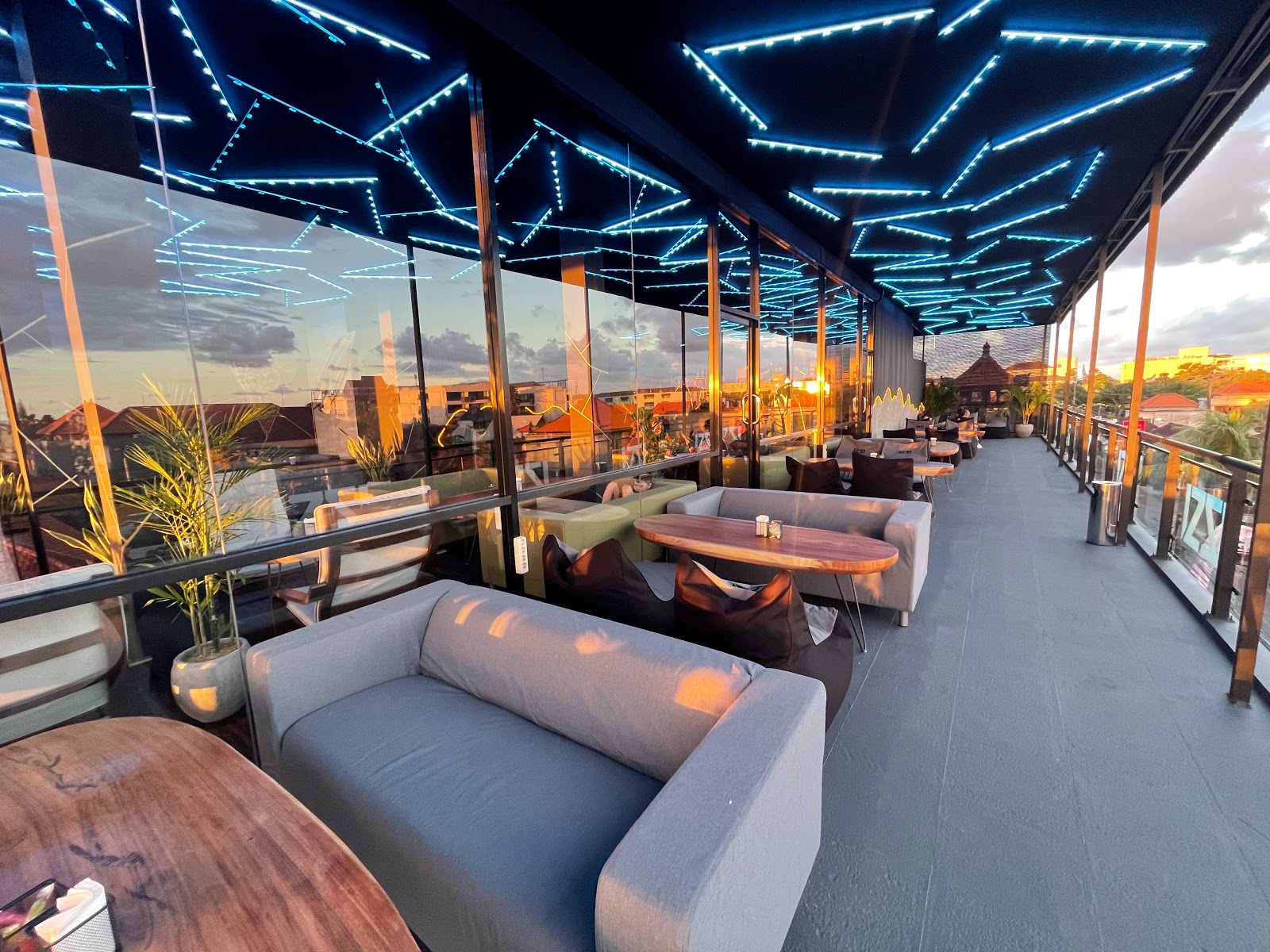 Restaurant IZZI ROOFTOP BAR & RESTAURANT & SHISHA LOUNGE 102308