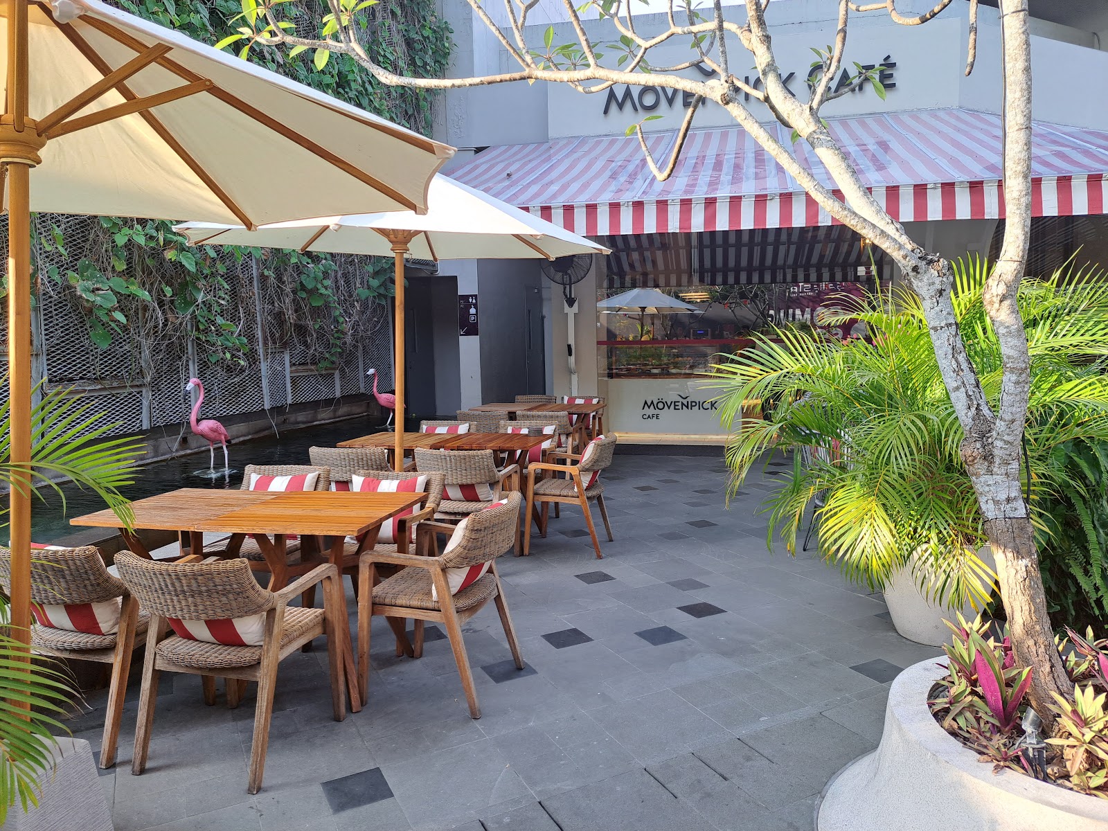 Mövenpick Café