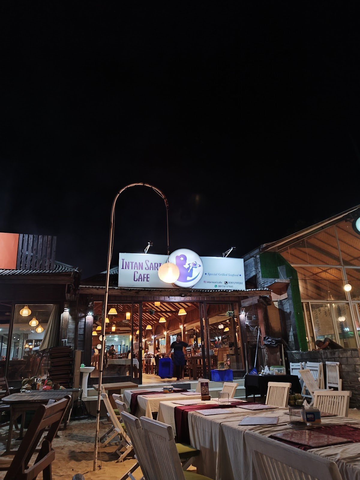 Nyoman Cafe Muaya Beach