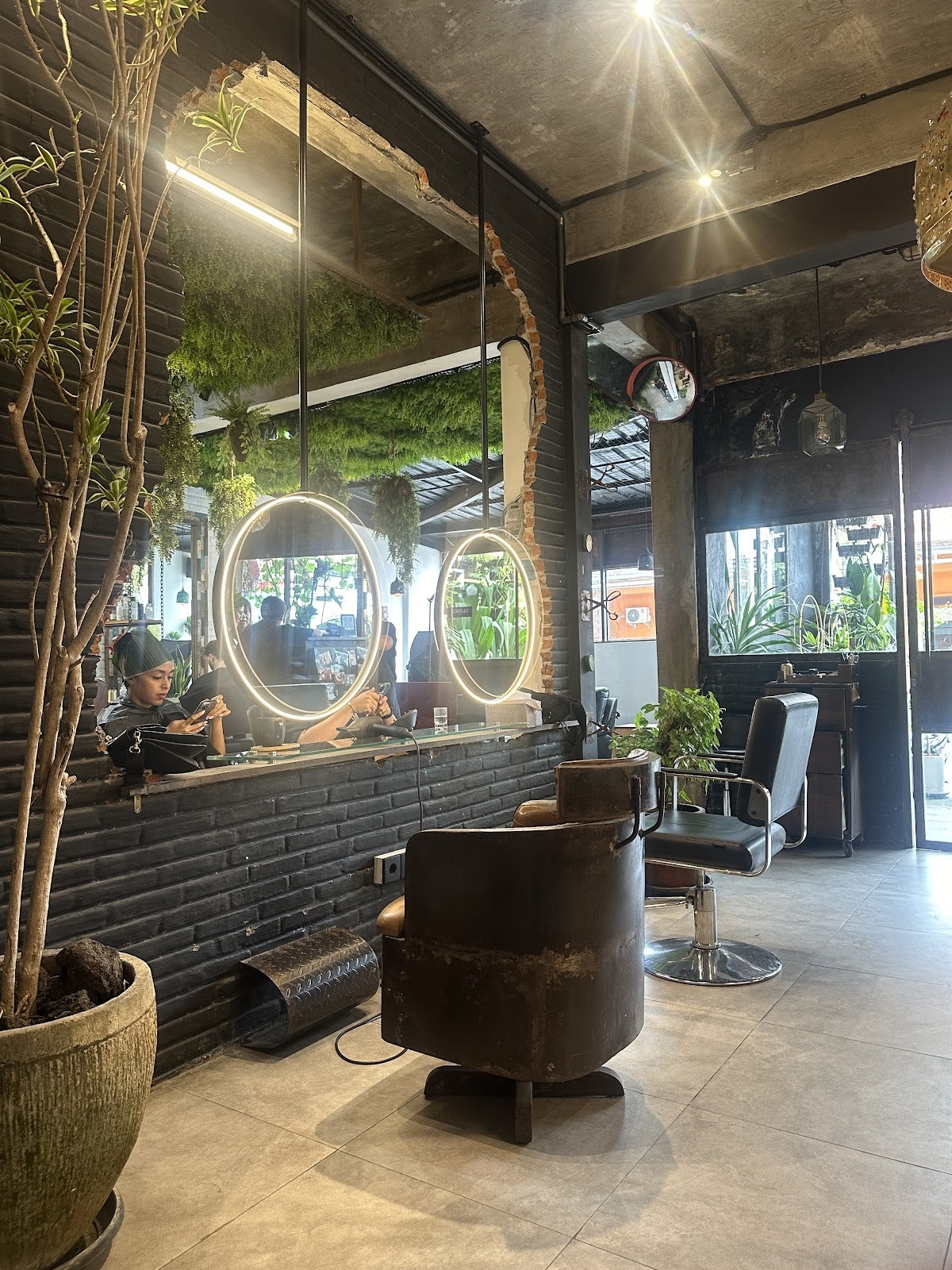 The Gardezan: Expert Haircuts, Barber Services & Beauty