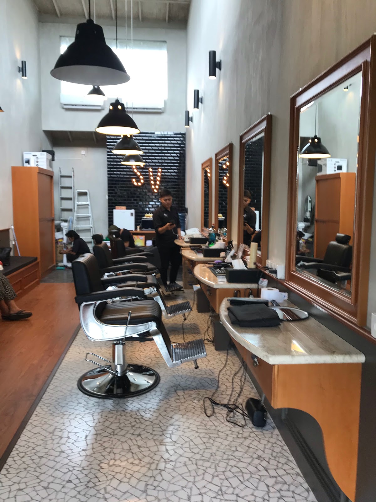 SEVEN BARBER BATU BOLONG